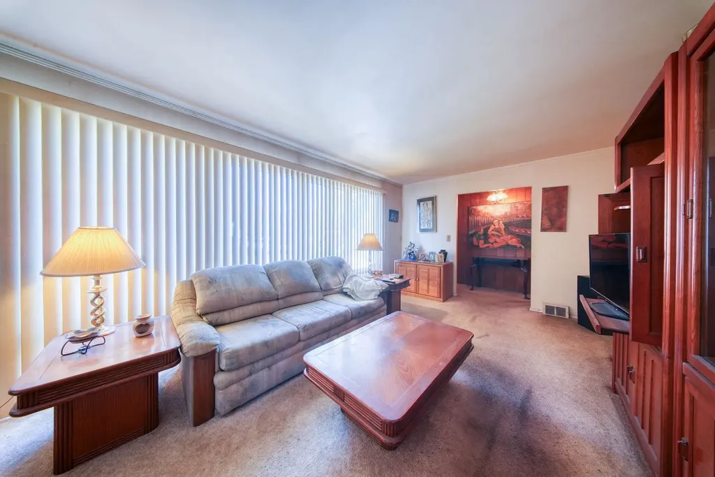 6 Thomas Jefferson Place Middletown NY 10940