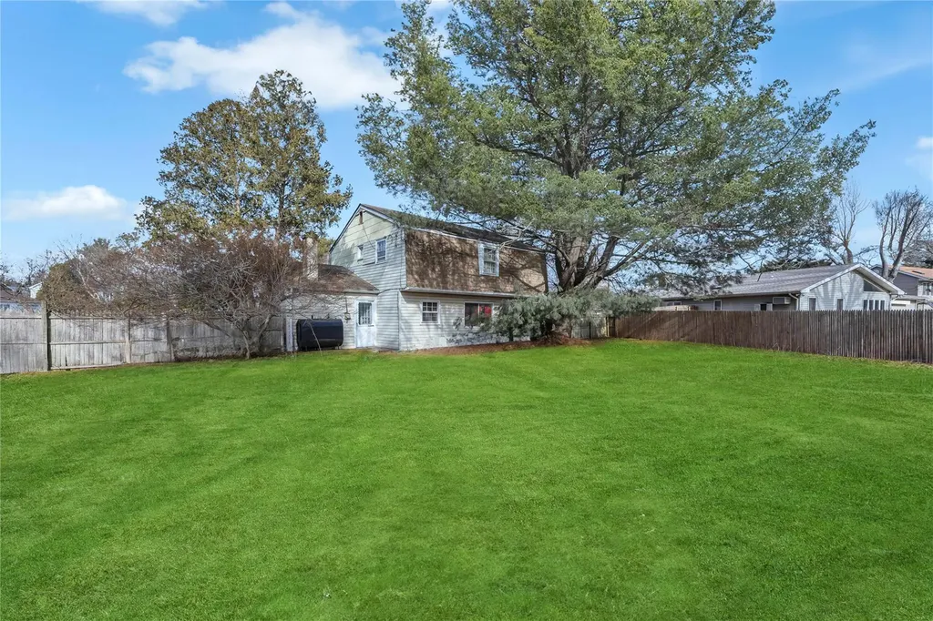27 Wilmont Turn Coram NY 11727