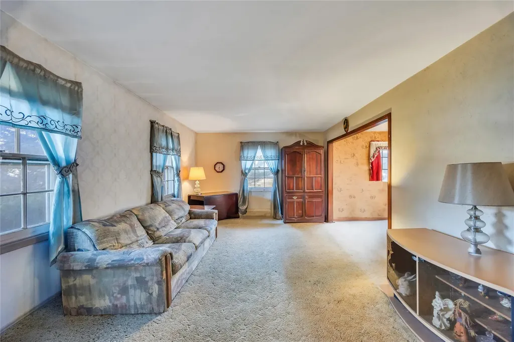 27 Wilmont Turn Coram NY 11727