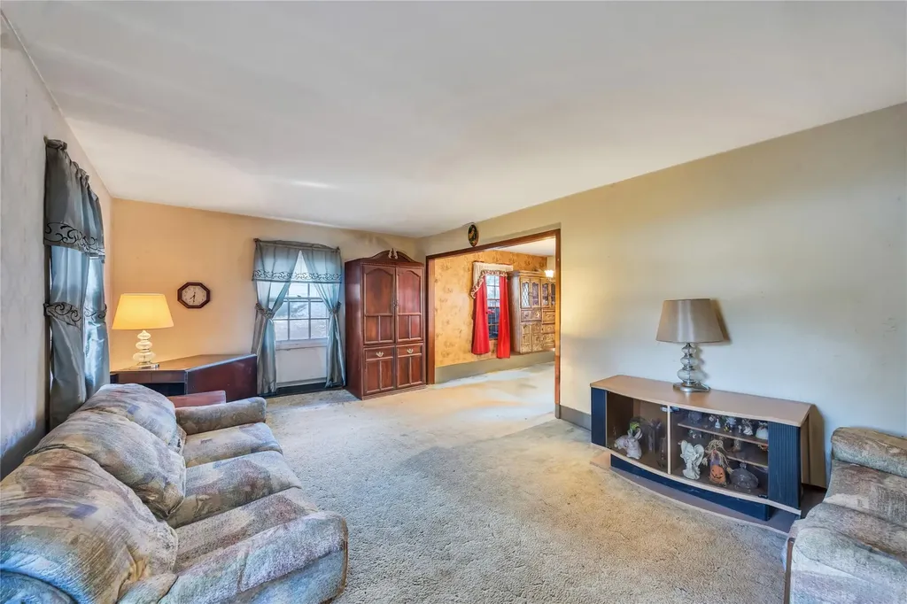 27 Wilmont Turn Coram NY 11727