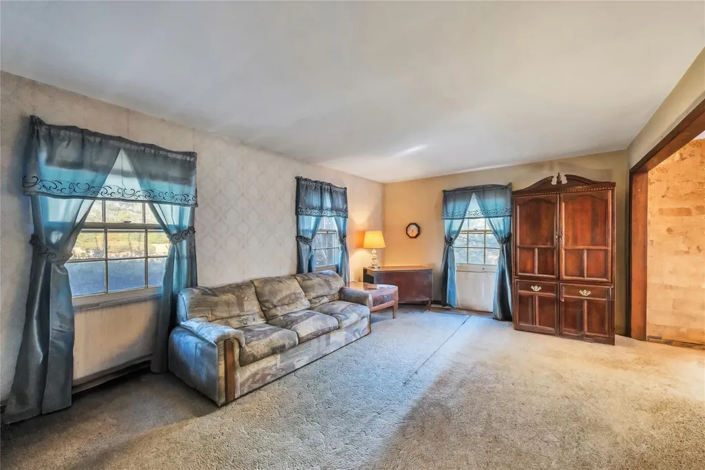 27 Wilmont Turn Coram NY 11727