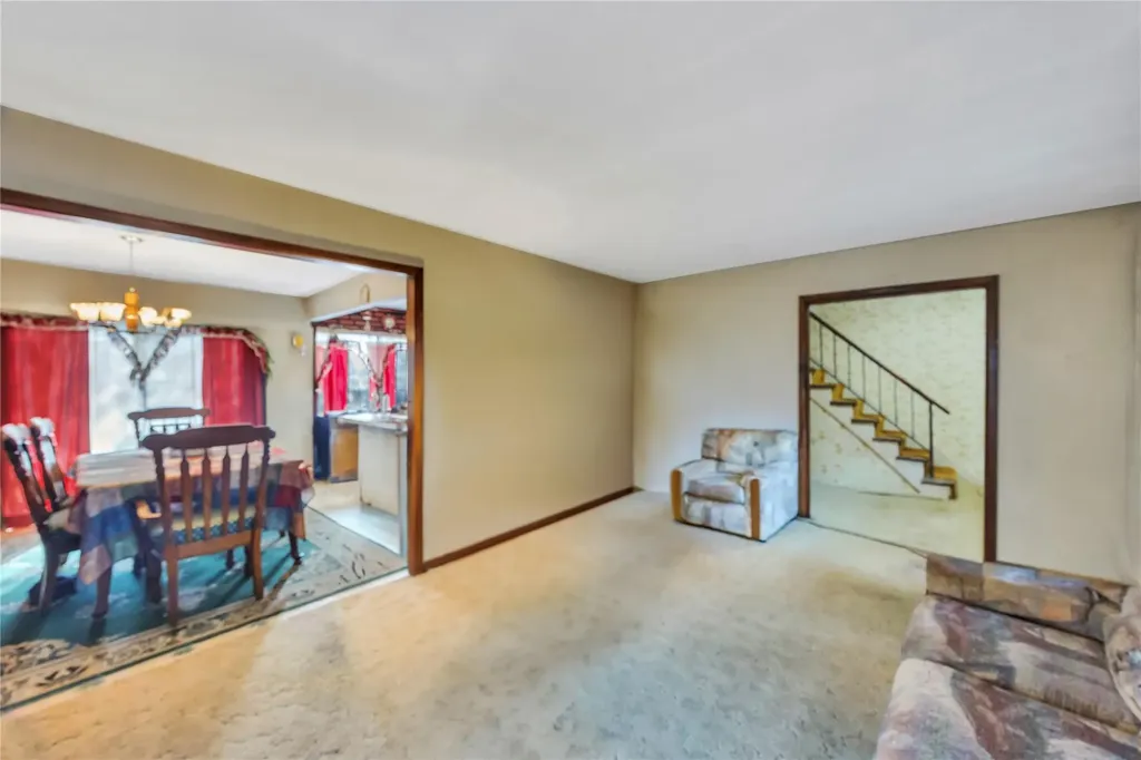 27 Wilmont Turn Coram NY 11727