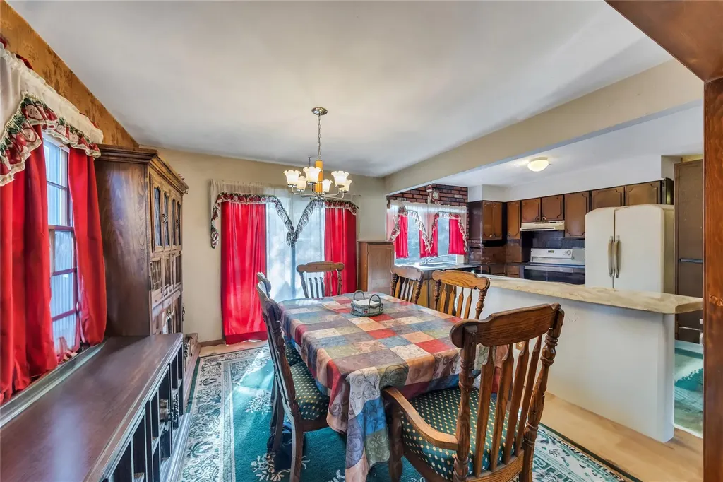 27 Wilmont Turn Coram NY 11727