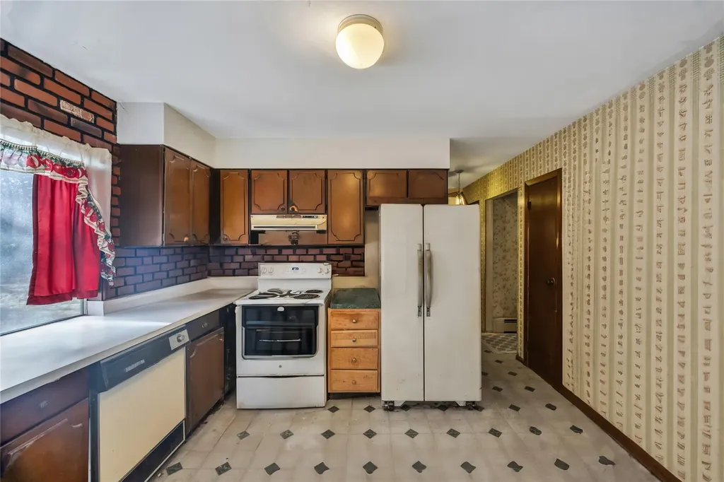 27 Wilmont Turn Coram NY 11727