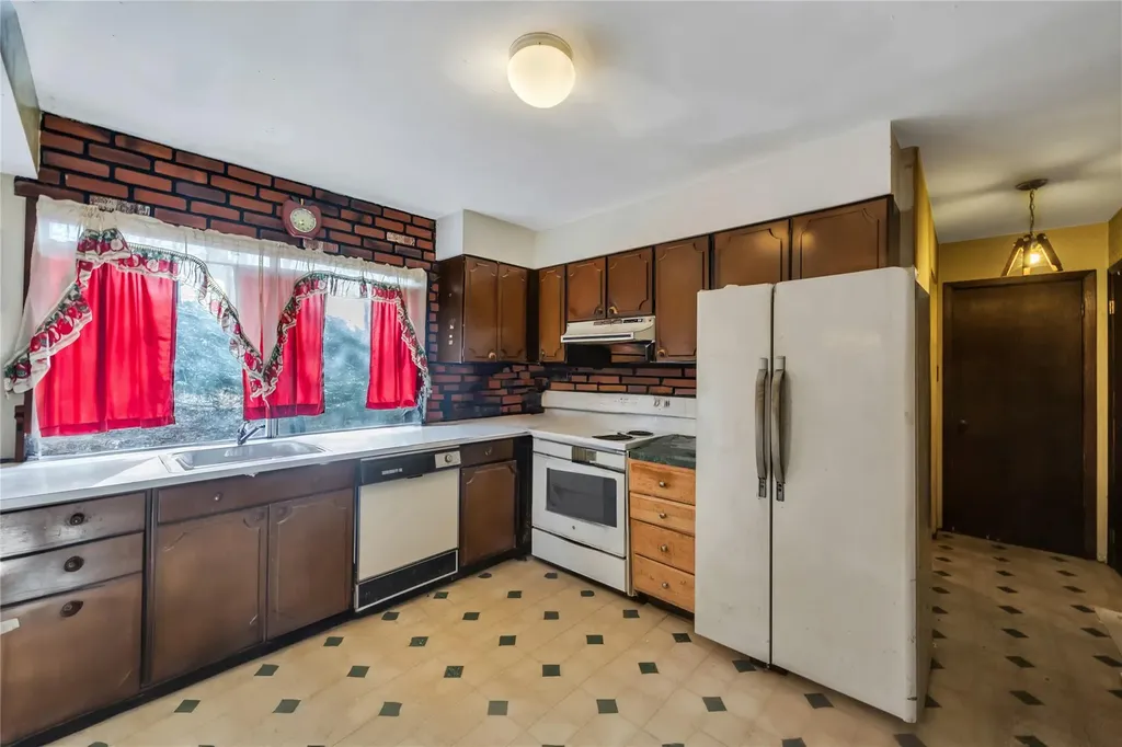 27 Wilmont Turn Coram NY 11727
