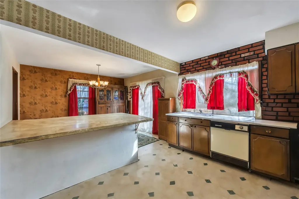 27 Wilmont Turn Coram NY 11727