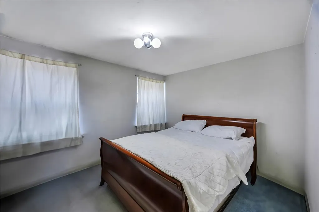 27 Wilmont Turn Coram NY 11727
