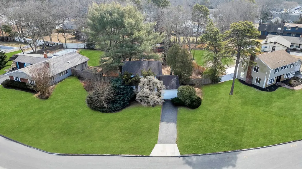 27 Wilmont Turn Coram NY 11727