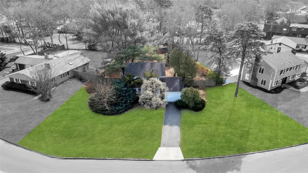 27 Wilmont Turn Coram NY 11727