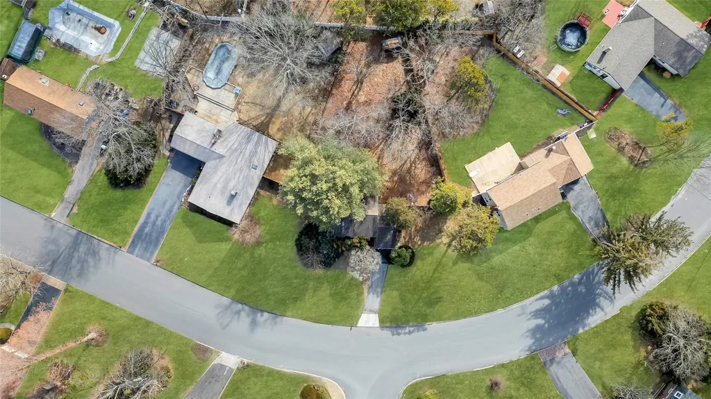 27 Wilmont Turn Coram NY 11727