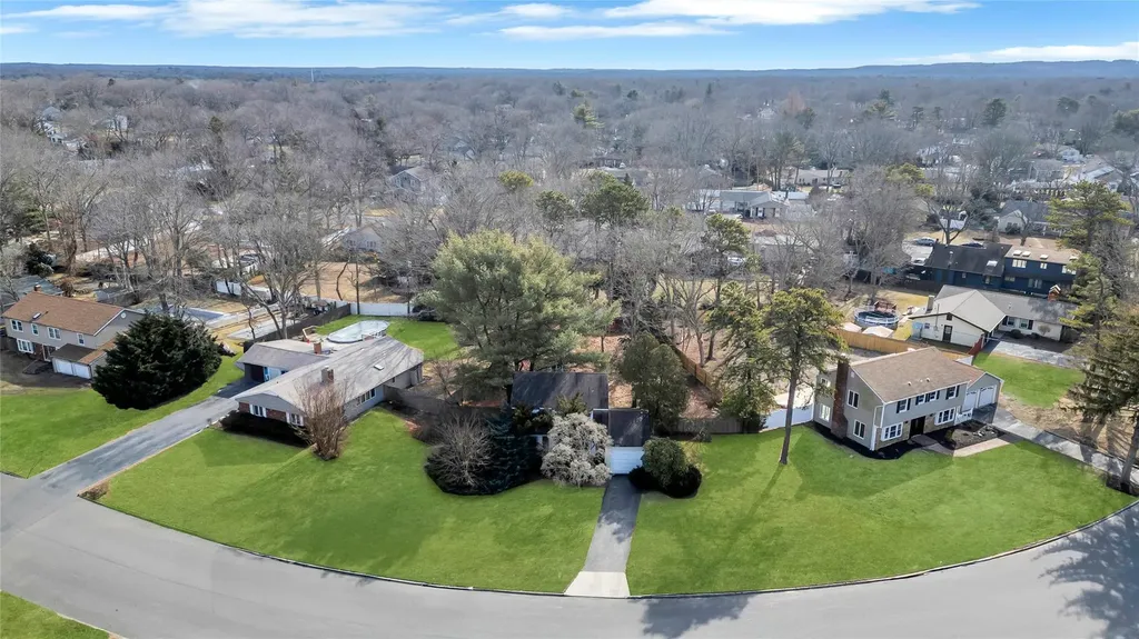 27 Wilmont Turn Coram NY 11727