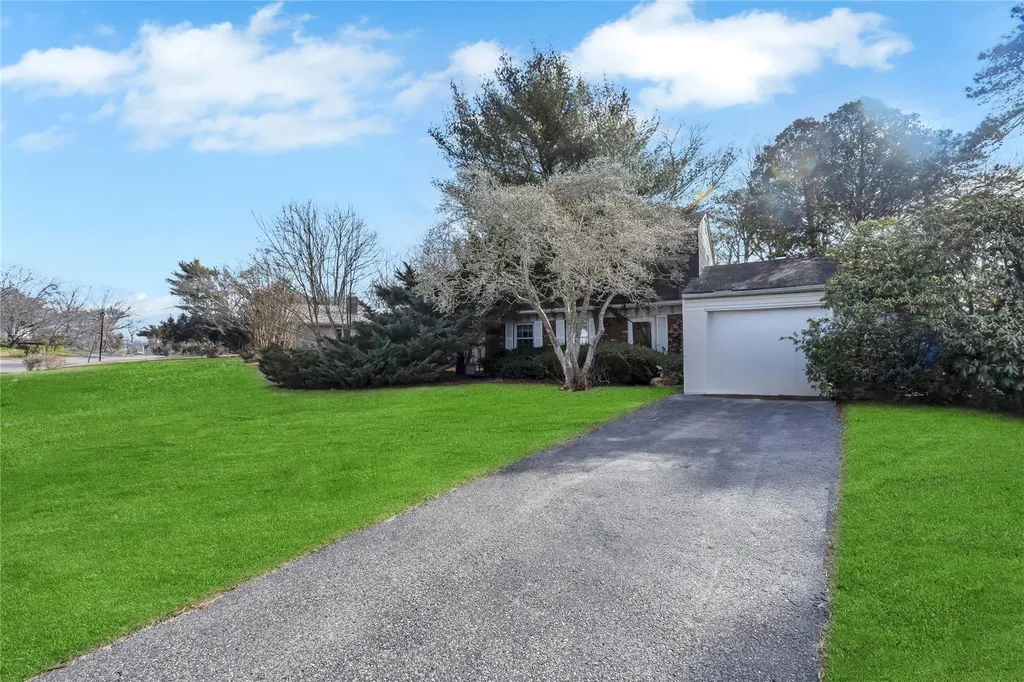 27 Wilmont Turn Coram NY 11727