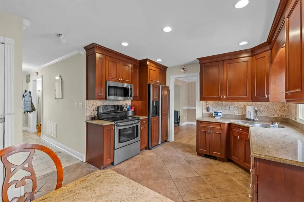 8 Glenwood Road Poughkeepsie NY 12603