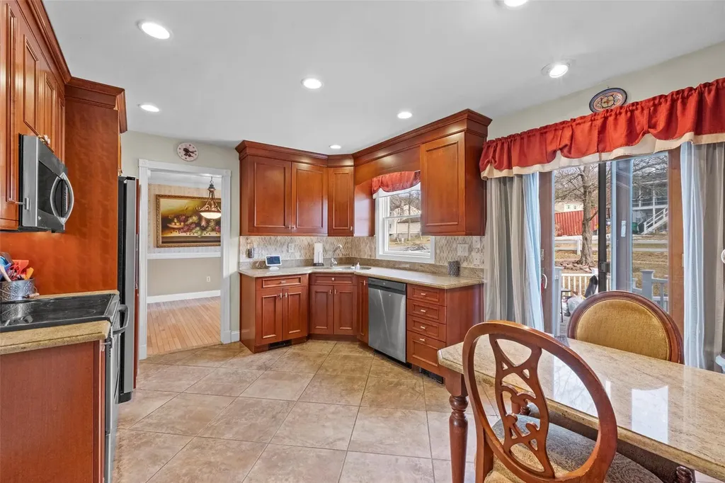 8 Glenwood Road Poughkeepsie NY 12603