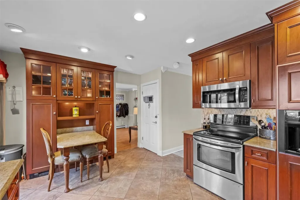 8 Glenwood Road Poughkeepsie NY 12603