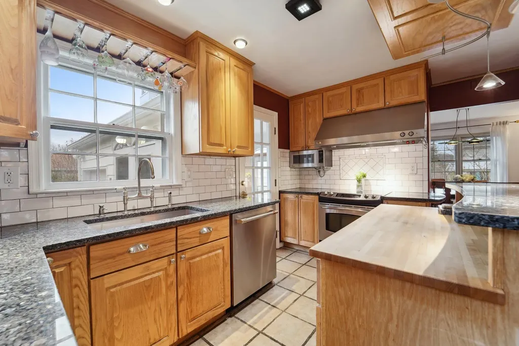 10 Wayside Drive White Plains NY 10607