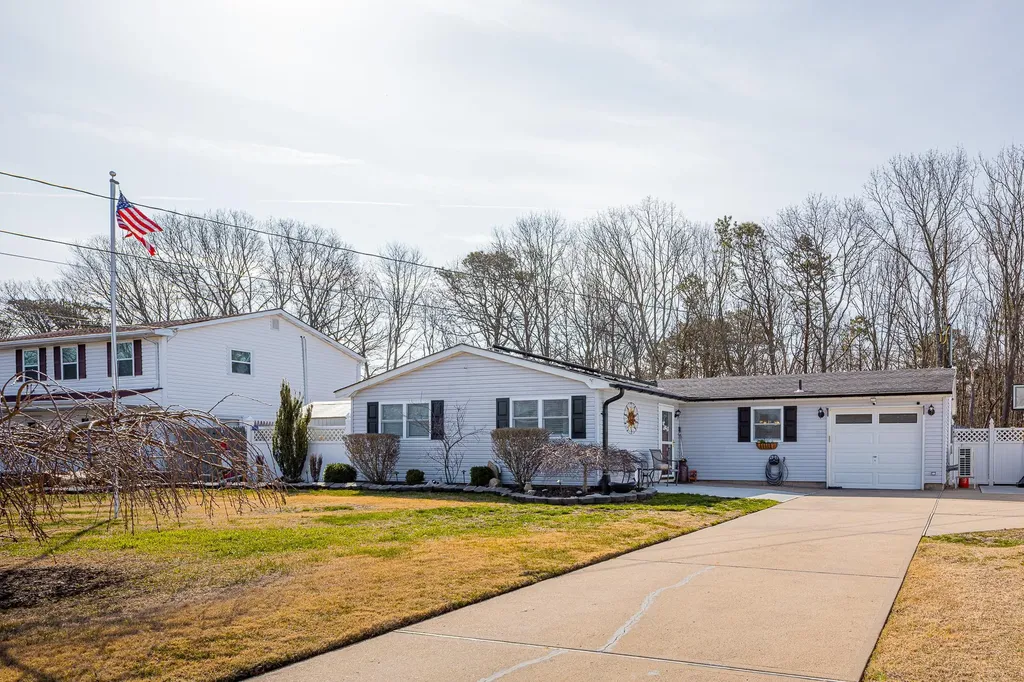 34 Appel Drive E Shirley NY 11967