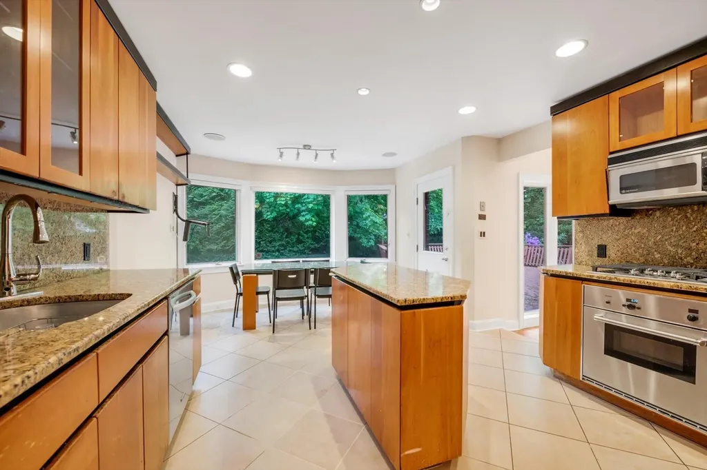 22 Junard Drive Roslyn NY 11576