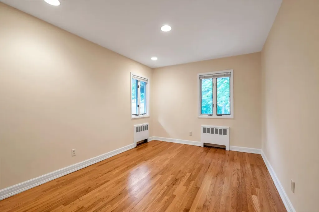 22 Junard Drive Roslyn NY 11576