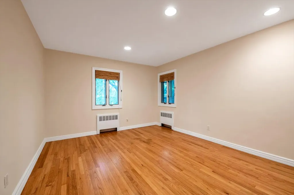 22 Junard Drive Roslyn NY 11576