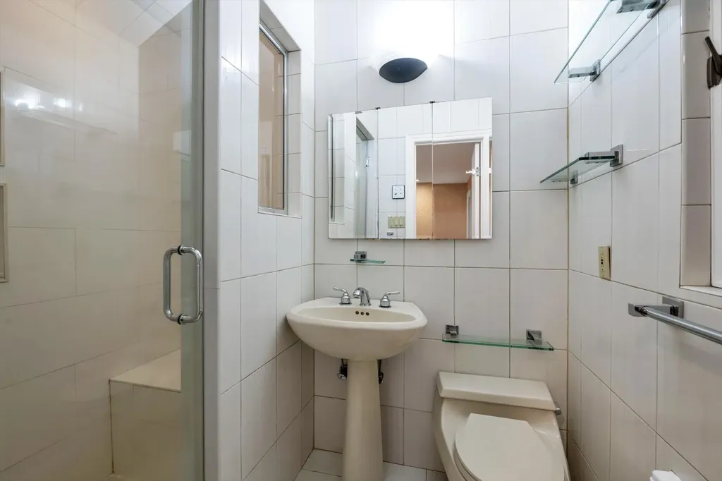 22 Junard Drive Roslyn NY 11576