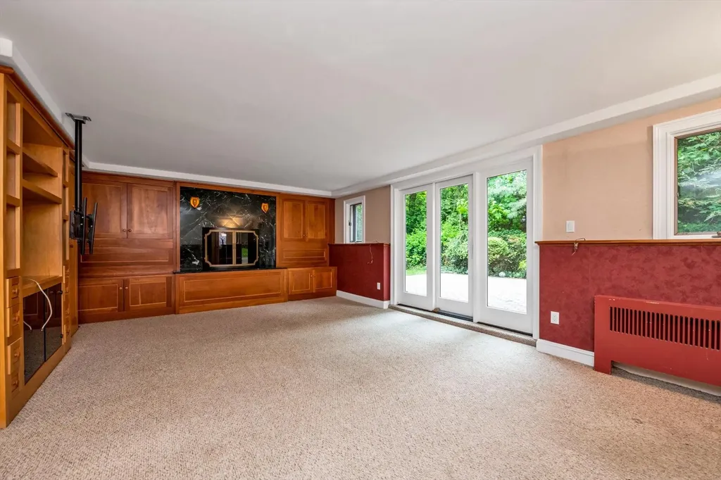 22 Junard Drive Roslyn NY 11576
