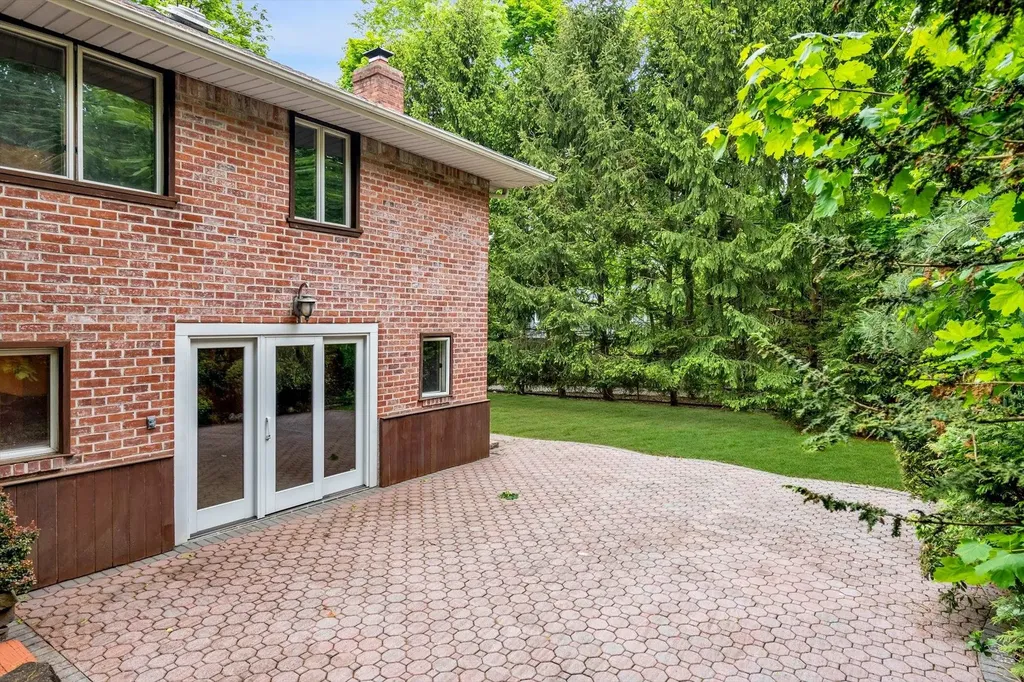 22 Junard Drive Roslyn NY 11576