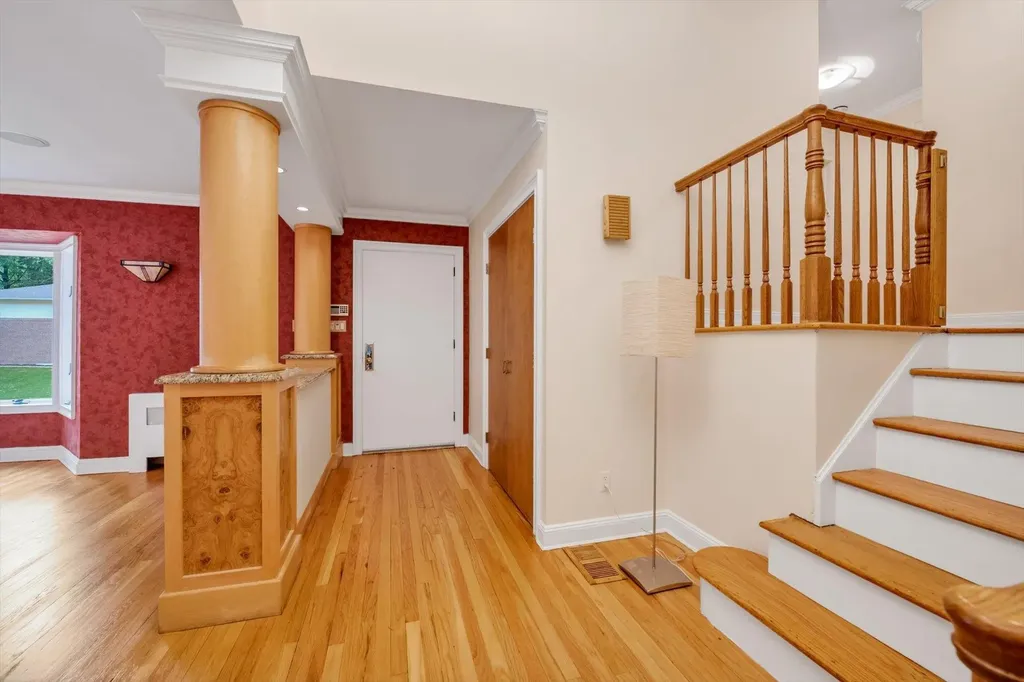22 Junard Drive Roslyn NY 11576