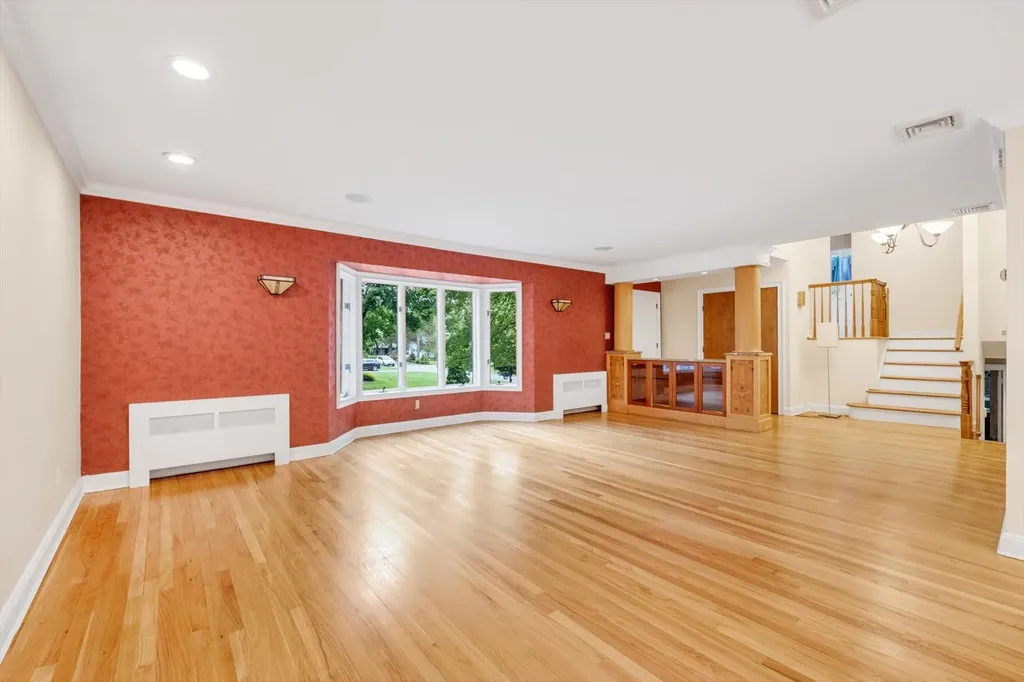 22 Junard Drive Roslyn NY 11576
