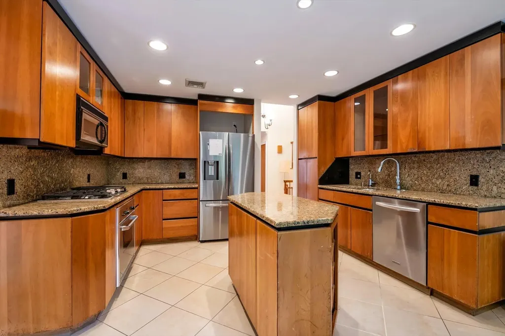 22 Junard Drive Roslyn NY 11576