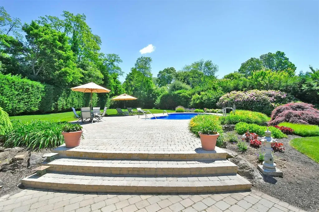 12 Winthrop Drive Dix Hills NY 11746