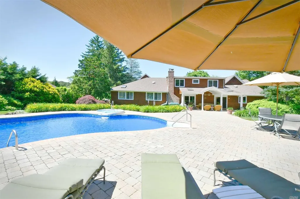 12 Winthrop Drive Dix Hills NY 11746