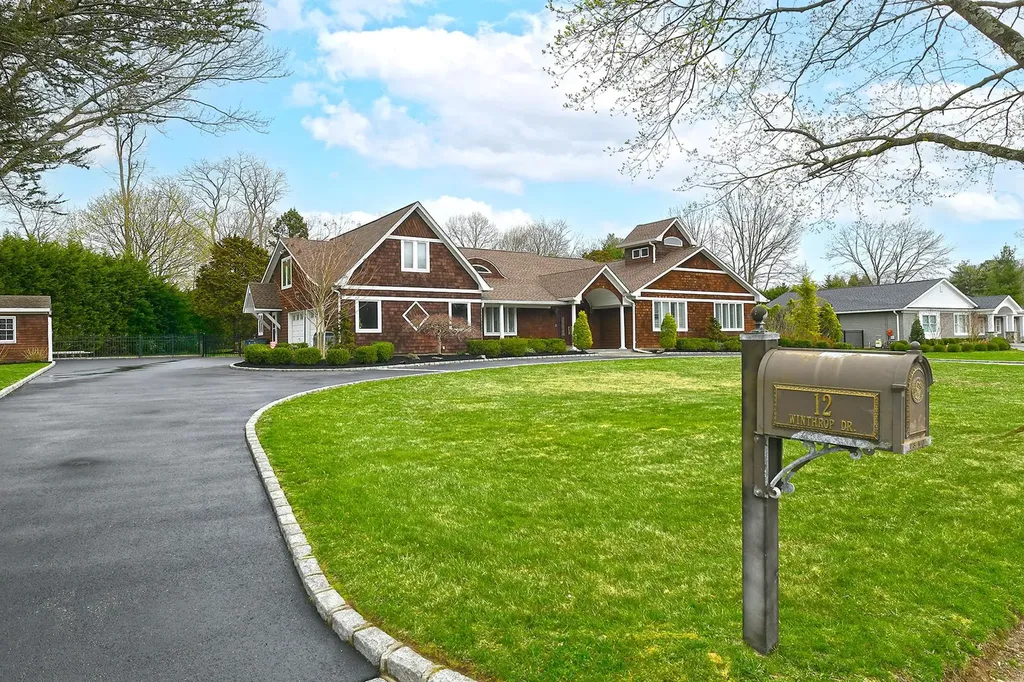 12 Winthrop Drive Dix Hills NY 11746