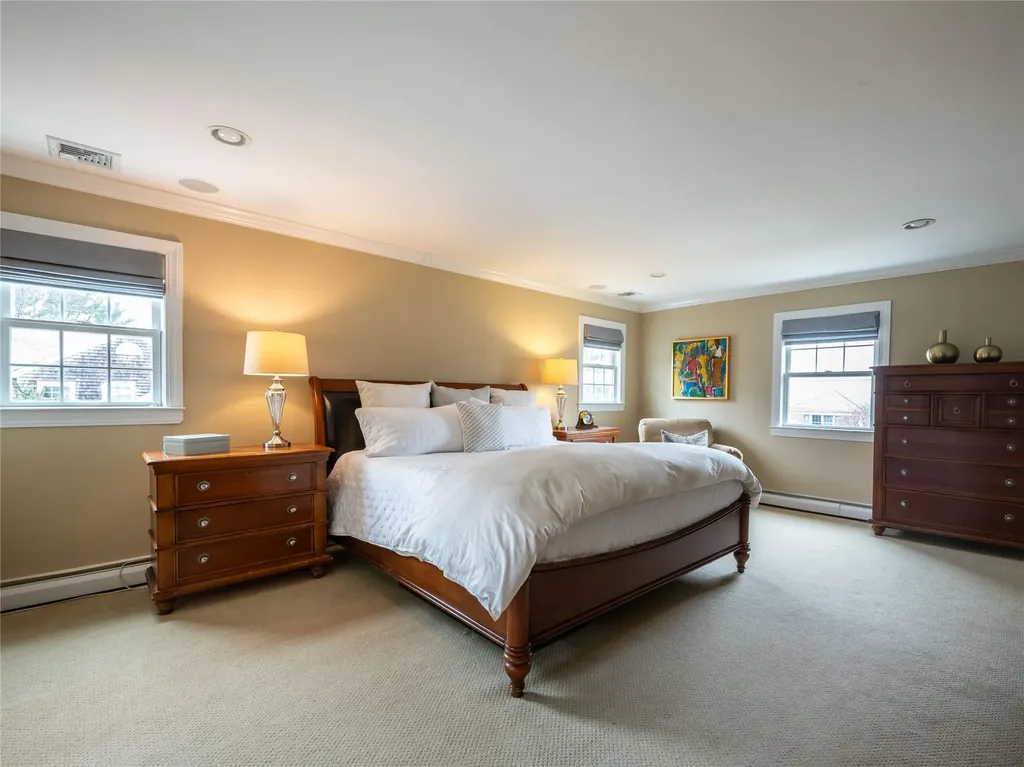 28 Sully Drive Manhasset NY 11030