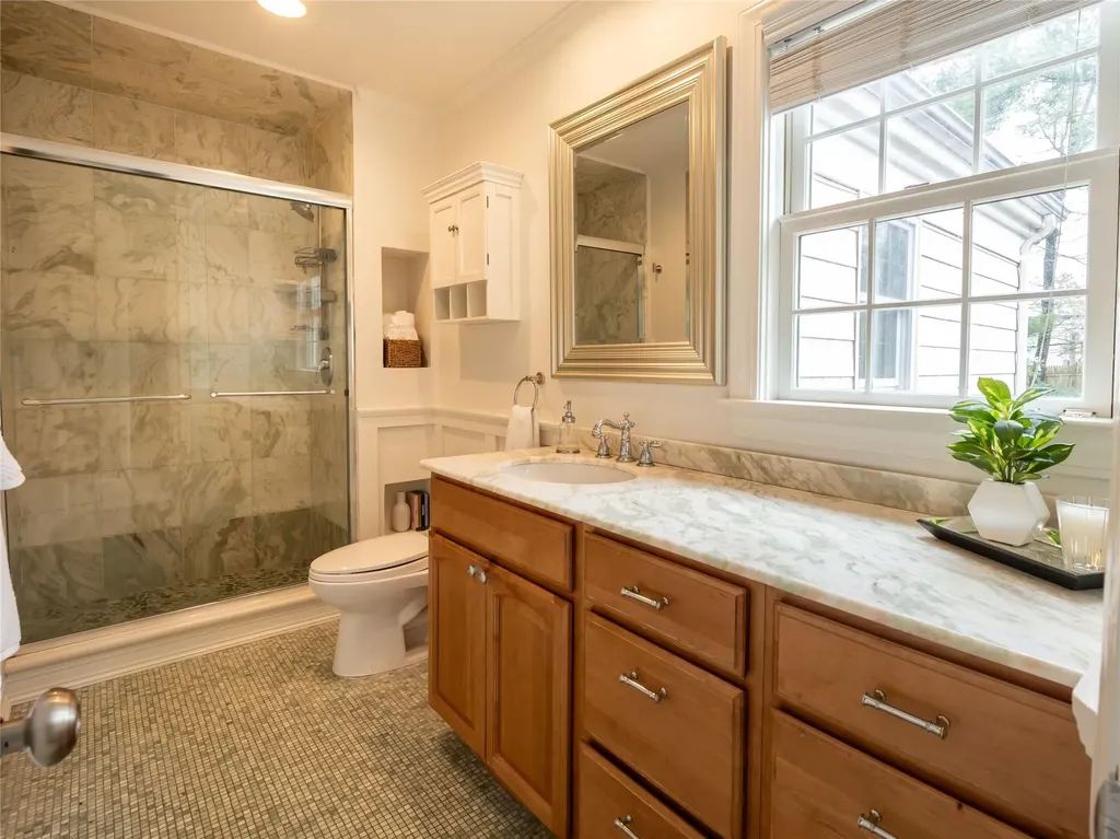 28 Sully Drive Manhasset NY 11030