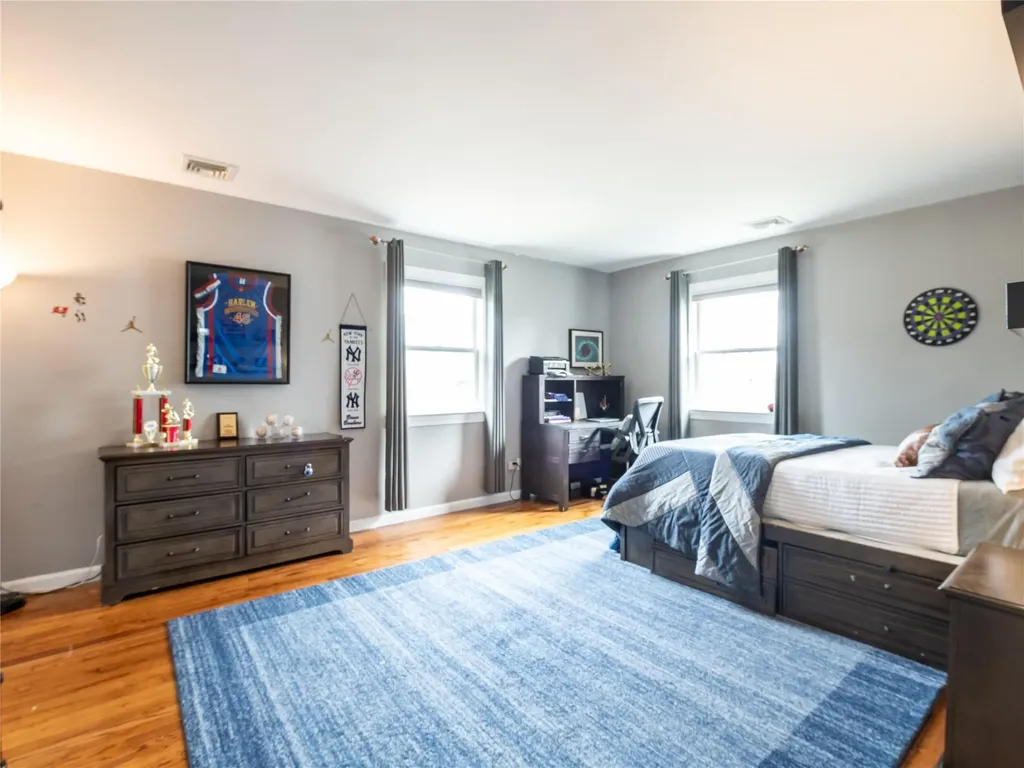 28 Sully Drive Manhasset NY 11030