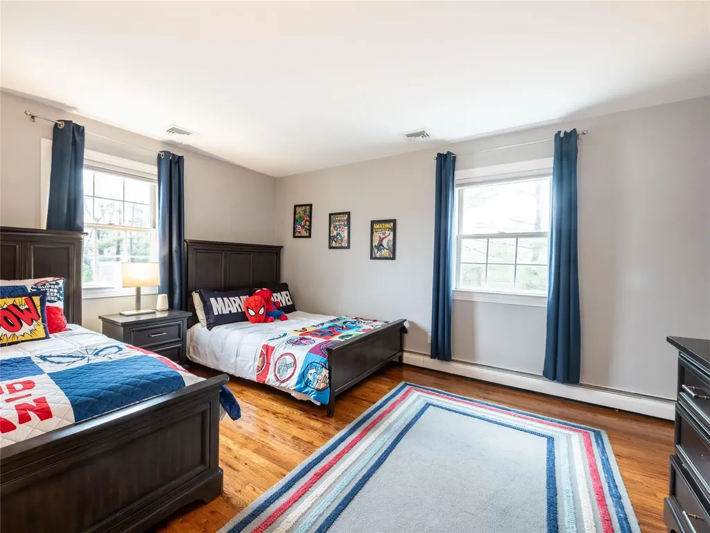 28 Sully Drive Manhasset NY 11030