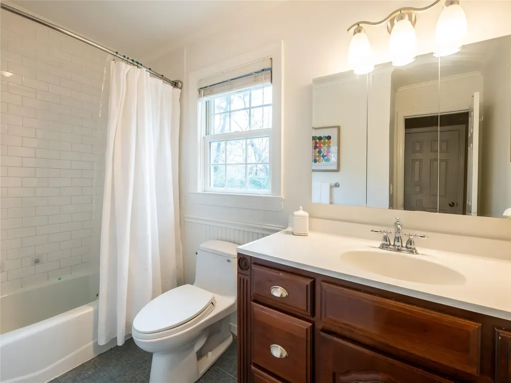 28 Sully Drive Manhasset NY 11030