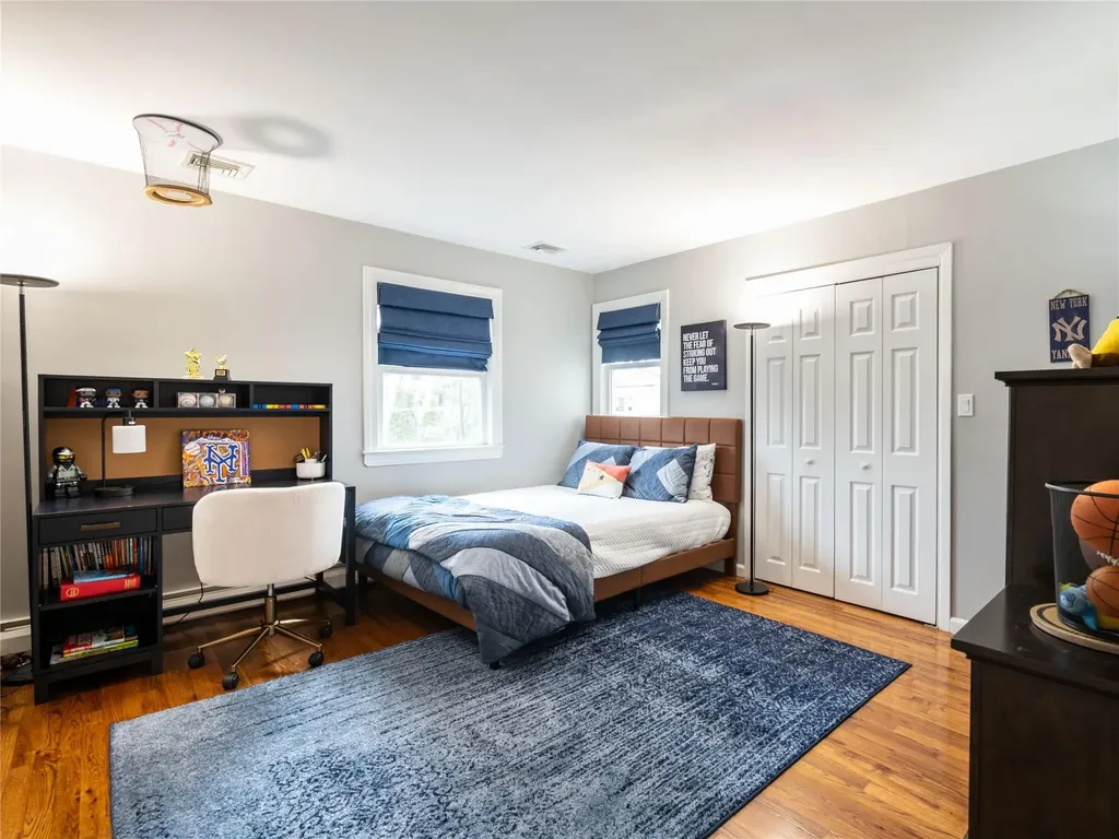 28 Sully Drive Manhasset NY 11030