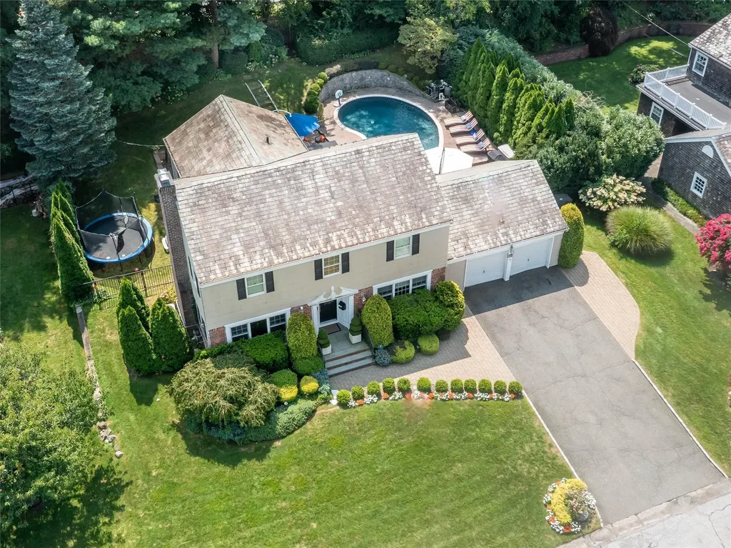 28 Sully Drive Manhasset NY 11030