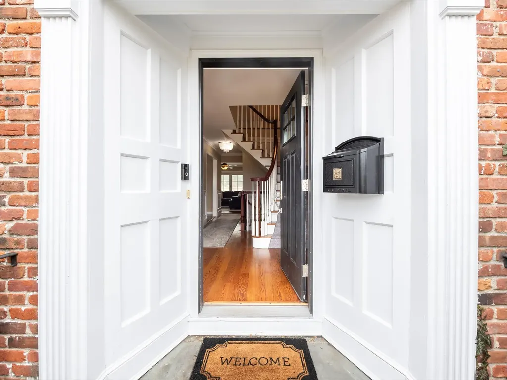 28 Sully Drive Manhasset NY 11030
