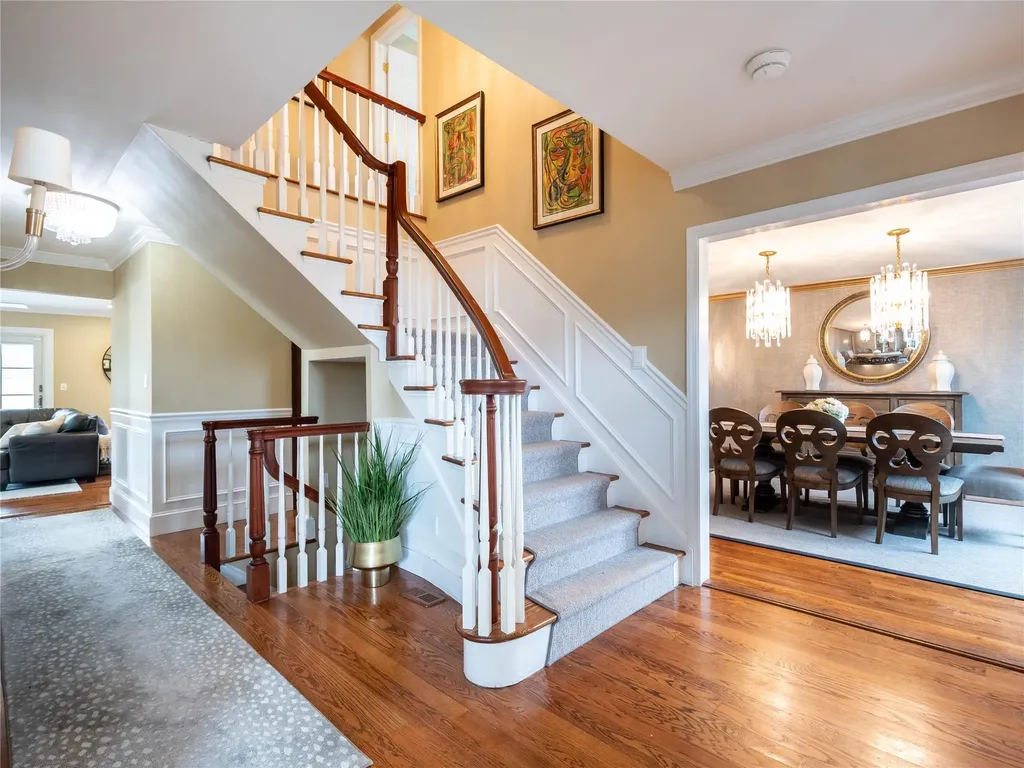 28 Sully Drive Manhasset NY 11030