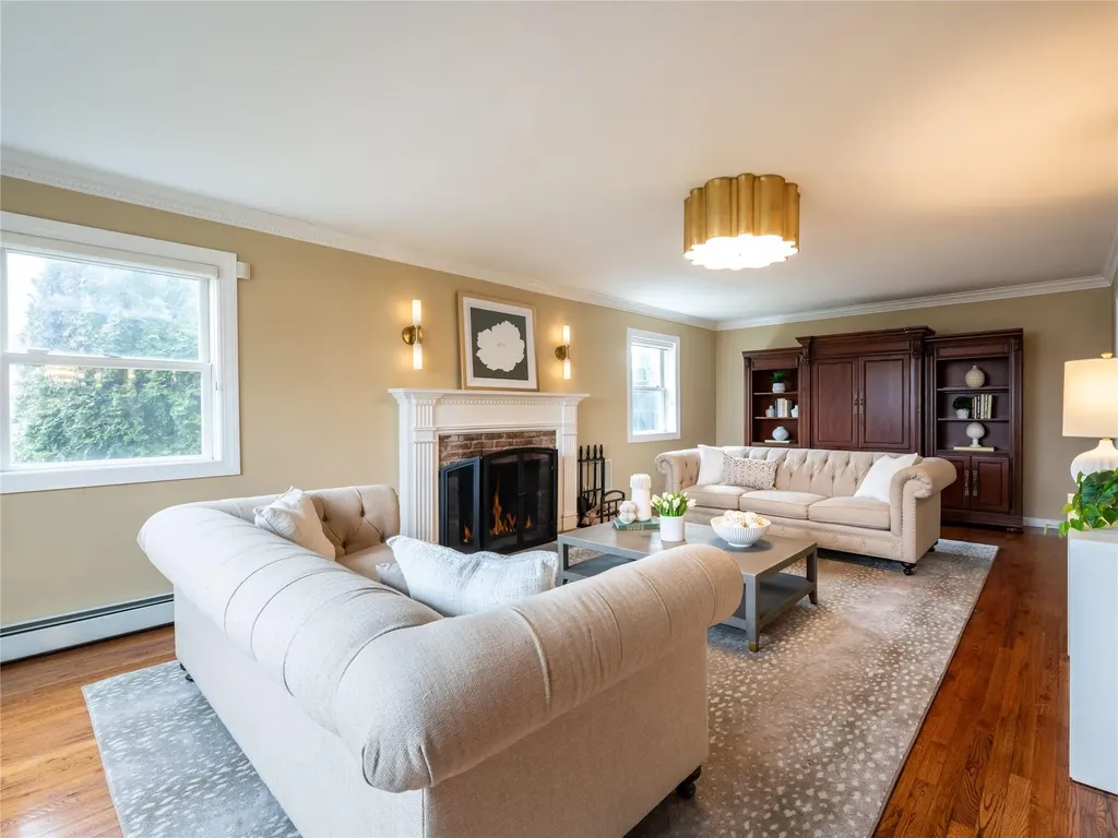 28 Sully Drive Manhasset NY 11030