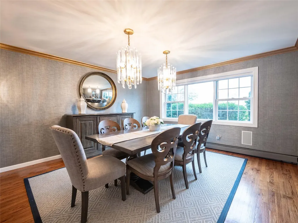 28 Sully Drive Manhasset NY 11030