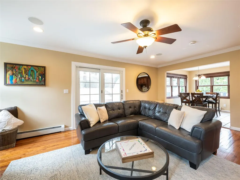 28 Sully Drive Manhasset NY 11030