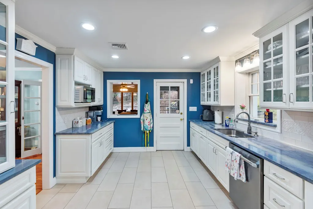 8 Tower Road Glen Cove NY 11542