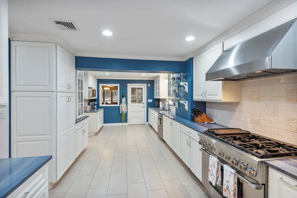 8 Tower Road Glen Cove NY 11542