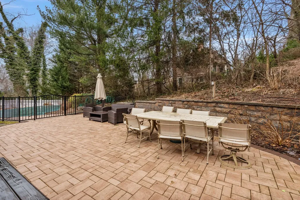 8 Tower Road Glen Cove NY 11542