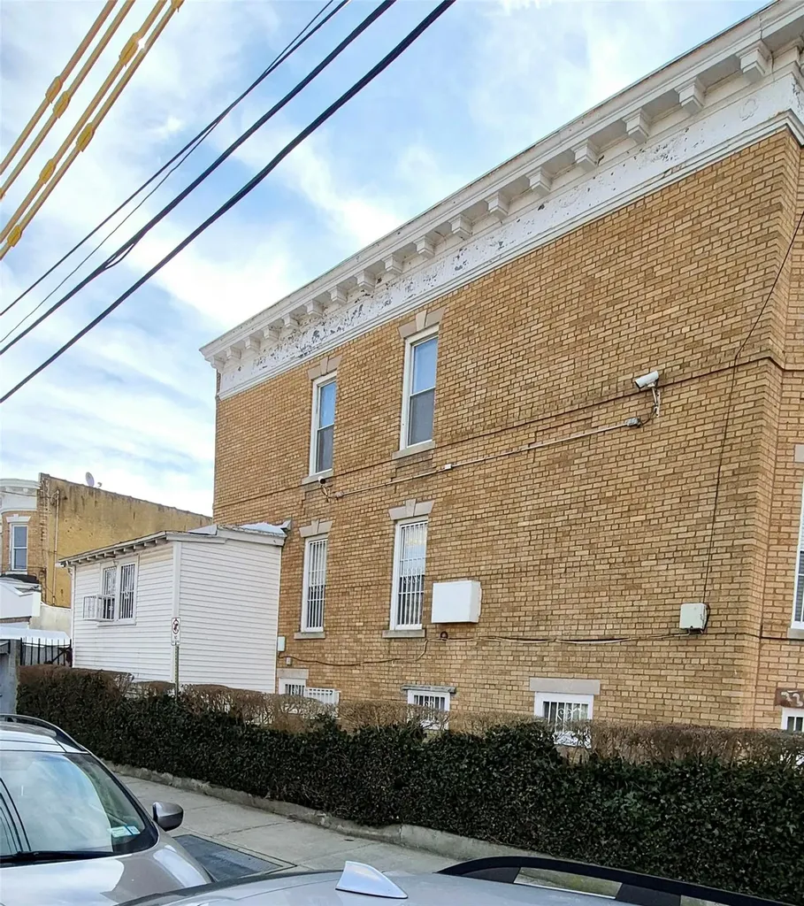 371 Eldert Lane Brooklyn NY 11208