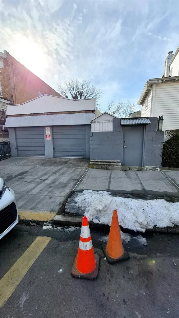 371 Eldert Lane Brooklyn NY 11208
